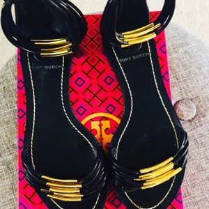 Tory Burch size 5 women (black& Gold)